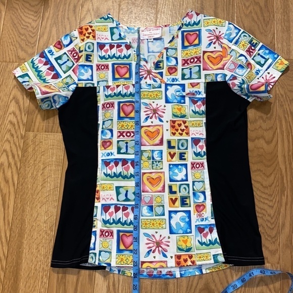 SILKY Soft Scrubs Pen Holder Stretchy Women's Scrub Top Love Hearts (Size XS) - Picture 4 of 8